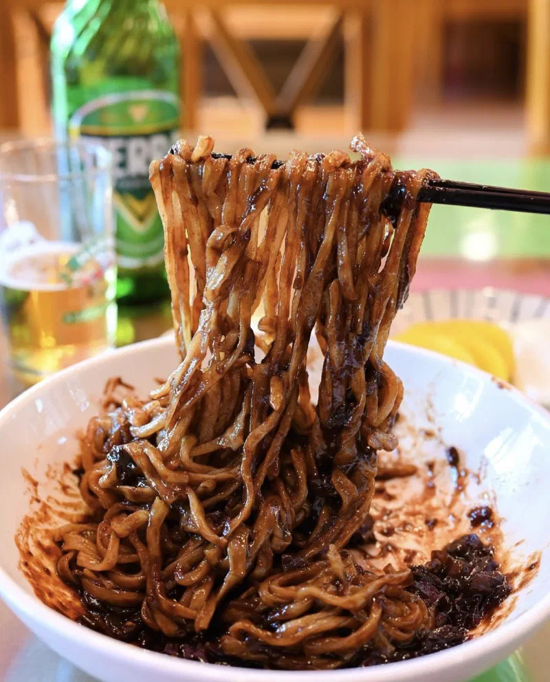 【弘大】学生の街！韓国式中華でおひとり様ランチ！ IN 弘大