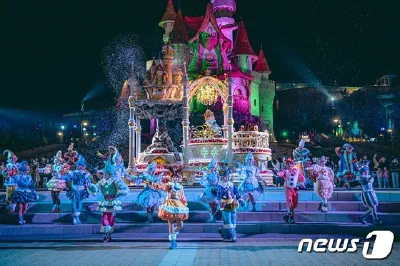 クリスマスが街を彩る! 流通業界の「インスタ映え」競争激化