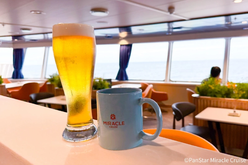 海を望むVIPラウンジとウェルカムドリンク
