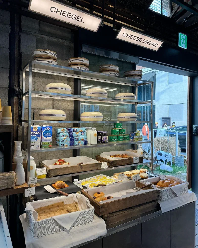新たな雰囲気を楽しむ、聖水のカフェ“cheese industry”(チーズインダストリー)