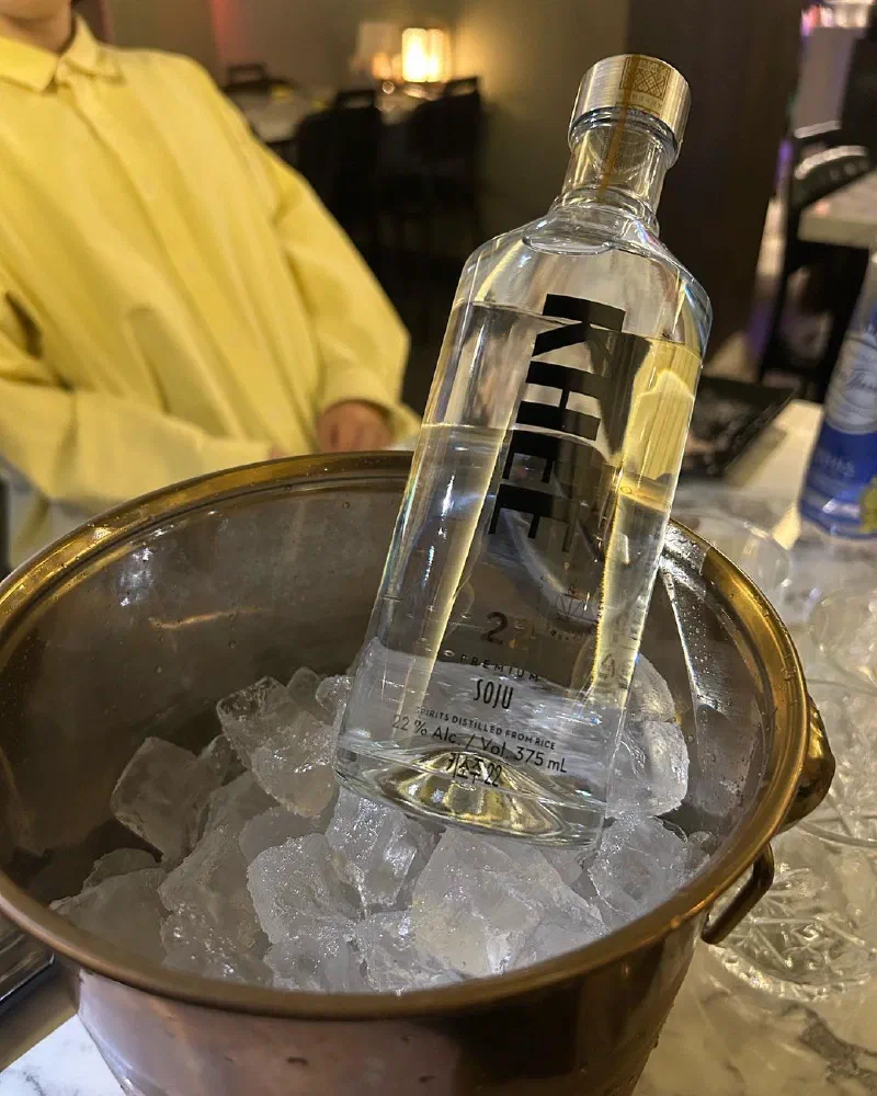 [ソウル]「蒸留酒官車（ジュンリュウシュカンシャ, 증류주관차）」: 韓国のフュージョン料理と伝統的なお酒の出会い
